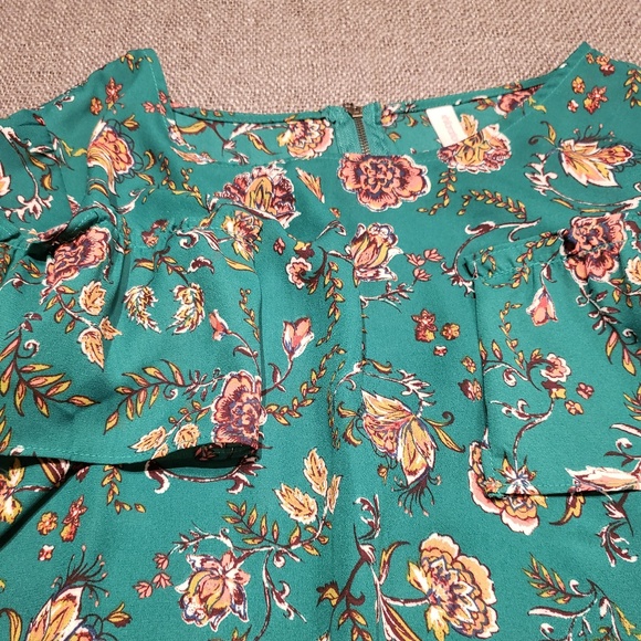 Green Floral Print Blouse with Ruffles - Picture 4 of 5